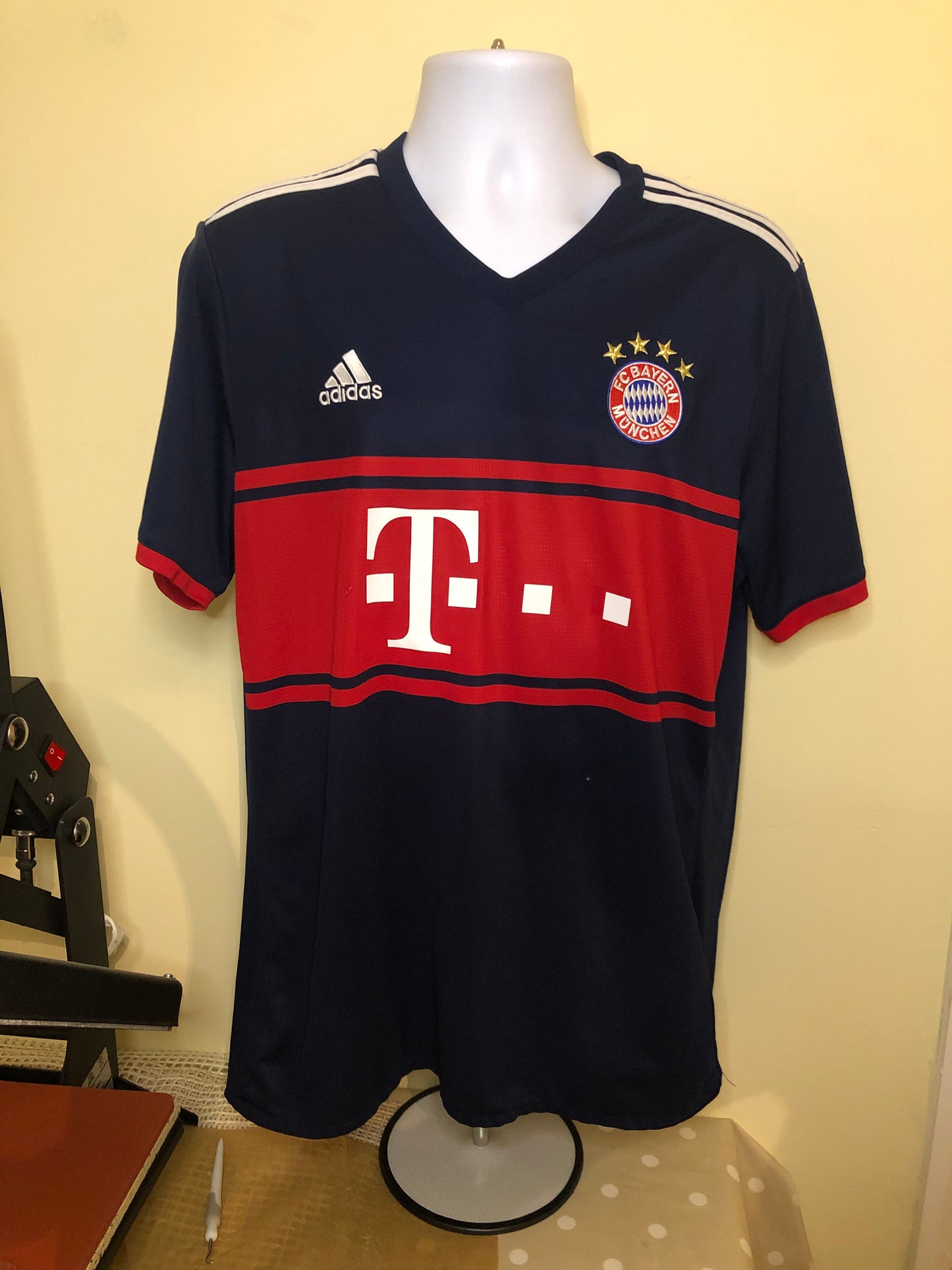 Classic Adidas Bayern Munich 2017/18 Away Shirt Robben 10 8/10